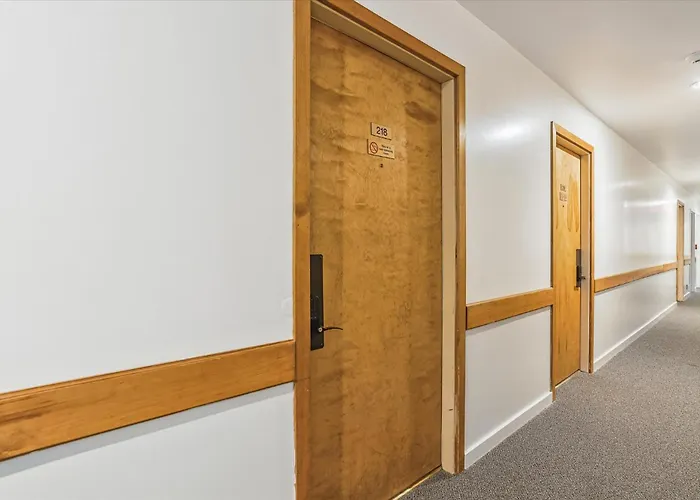 Cedarbrook Two Double Bed Standard Hotel Room 217 Killington