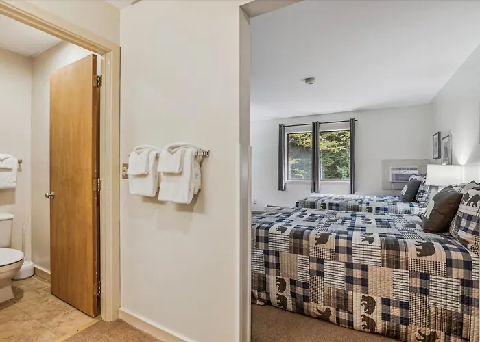 Cedarbrook Two Double Bed Standard Hotel Room 217 Killington
