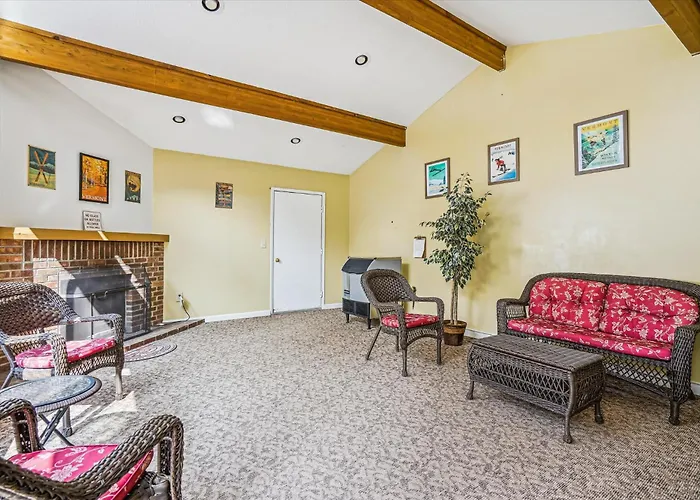 Cedarbrook Deluxe Two Bedroom Suite, With Heated Pool 10102 Killington
