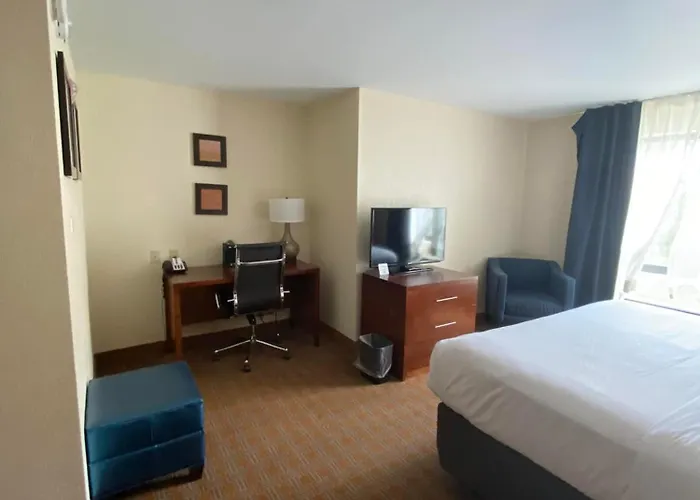 Comfort Inn & Suites Brattleboro I-91