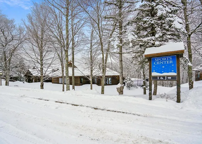 Highridge B16A Inviting Queen Room For Two With Access To Pool And Hot Tub