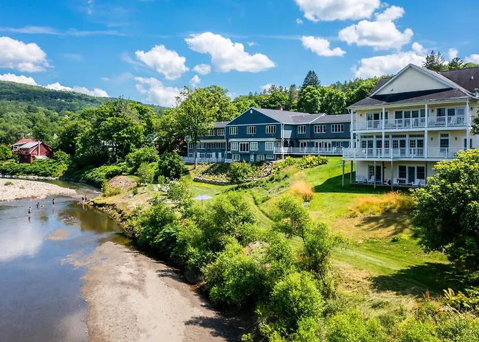 The Shire Woodstock Hotel