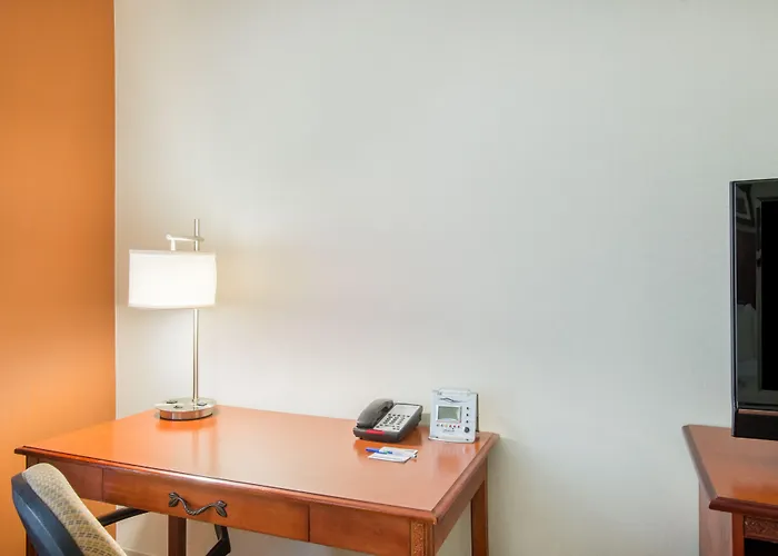 Holiday Inn Express Hotel & Suites Brattleboro By Ihg