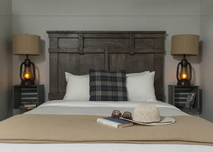 Bomoseen Hotels