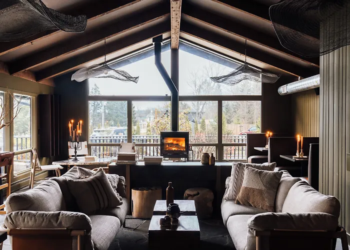 Awol Stowe Hotel